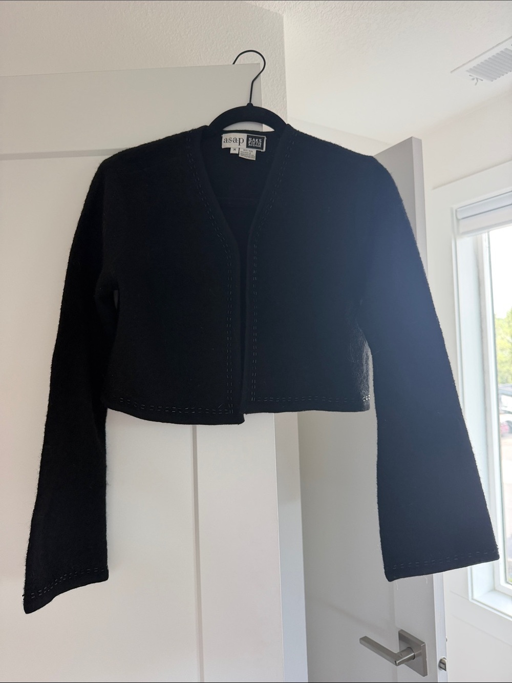 Saks Fifth Avenue Black Cropped V-Neck Sweater
